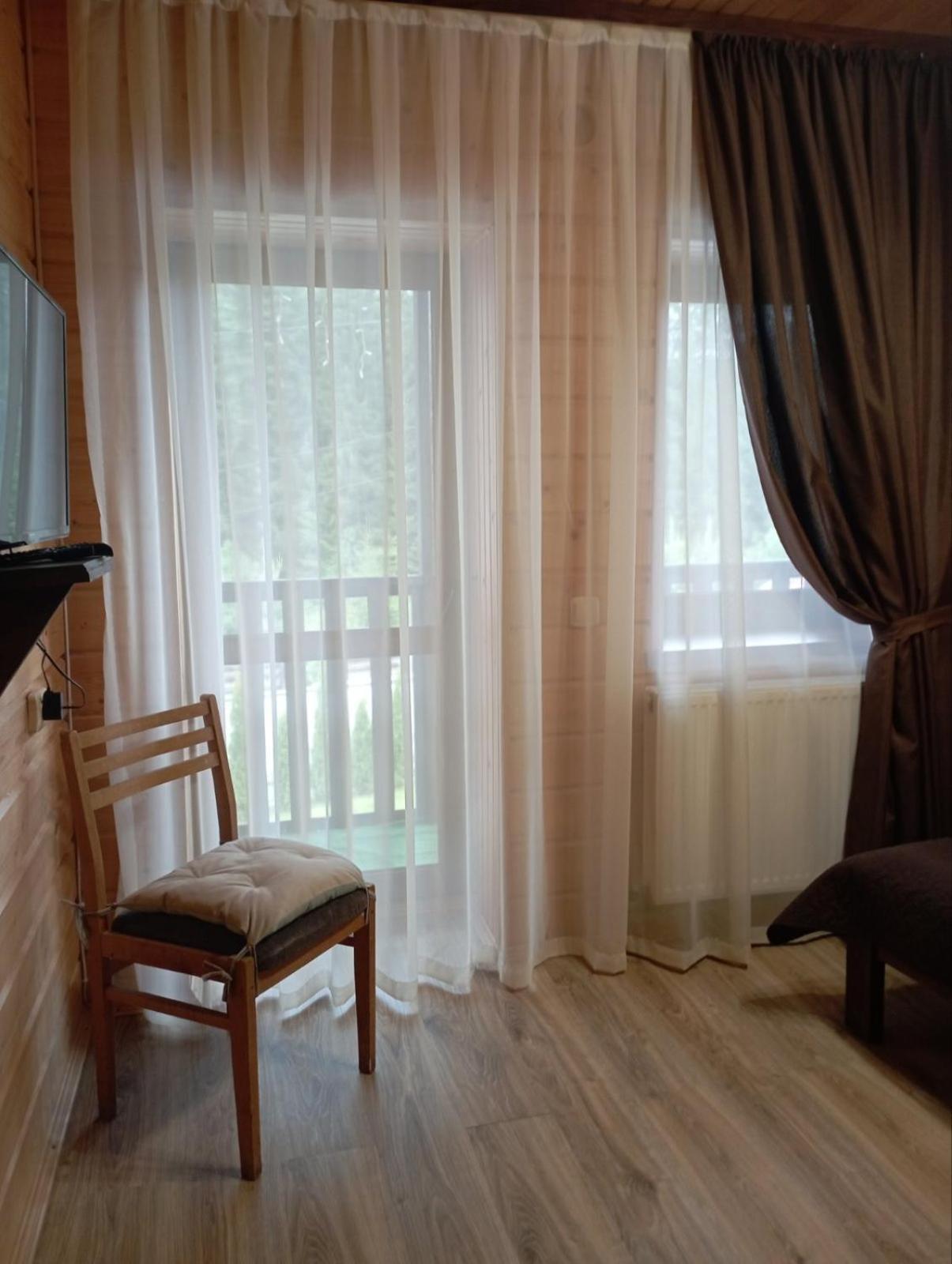 U Anastasii I Sofii Bilya Richki Pension Mykulychyn Buitenkant foto